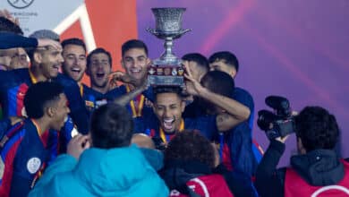 RIYADH, SAUDI ARABIA - JANUARY 15: Players of Barcelona celebrate with the trophy at the end of the Spanish Super Cup final match between Real Madrid and Barcelona at King Fahd International Stadium on January 15, 2023 in Riyadh, Saudi Arabia. Barcelona won the match with 3-1.