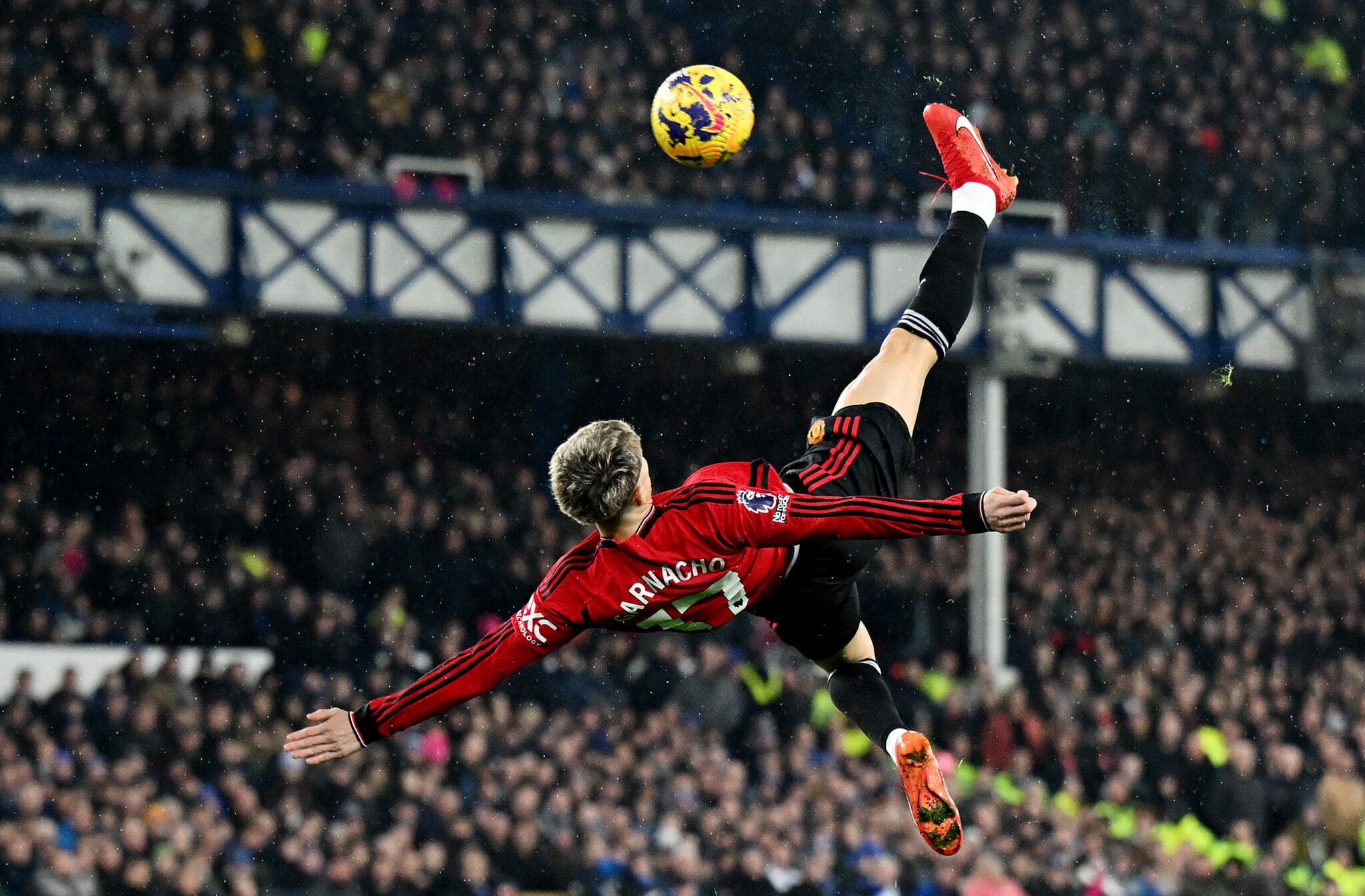 LIVERPOOL, ENGLAND - NOVEMBER 26: Alejandro Garnacho of Manchester United scores the team's first goal the Premier League match between Everton FC and Manchester United at Goodison Park on November 26, 2023 in Liverpool, England.