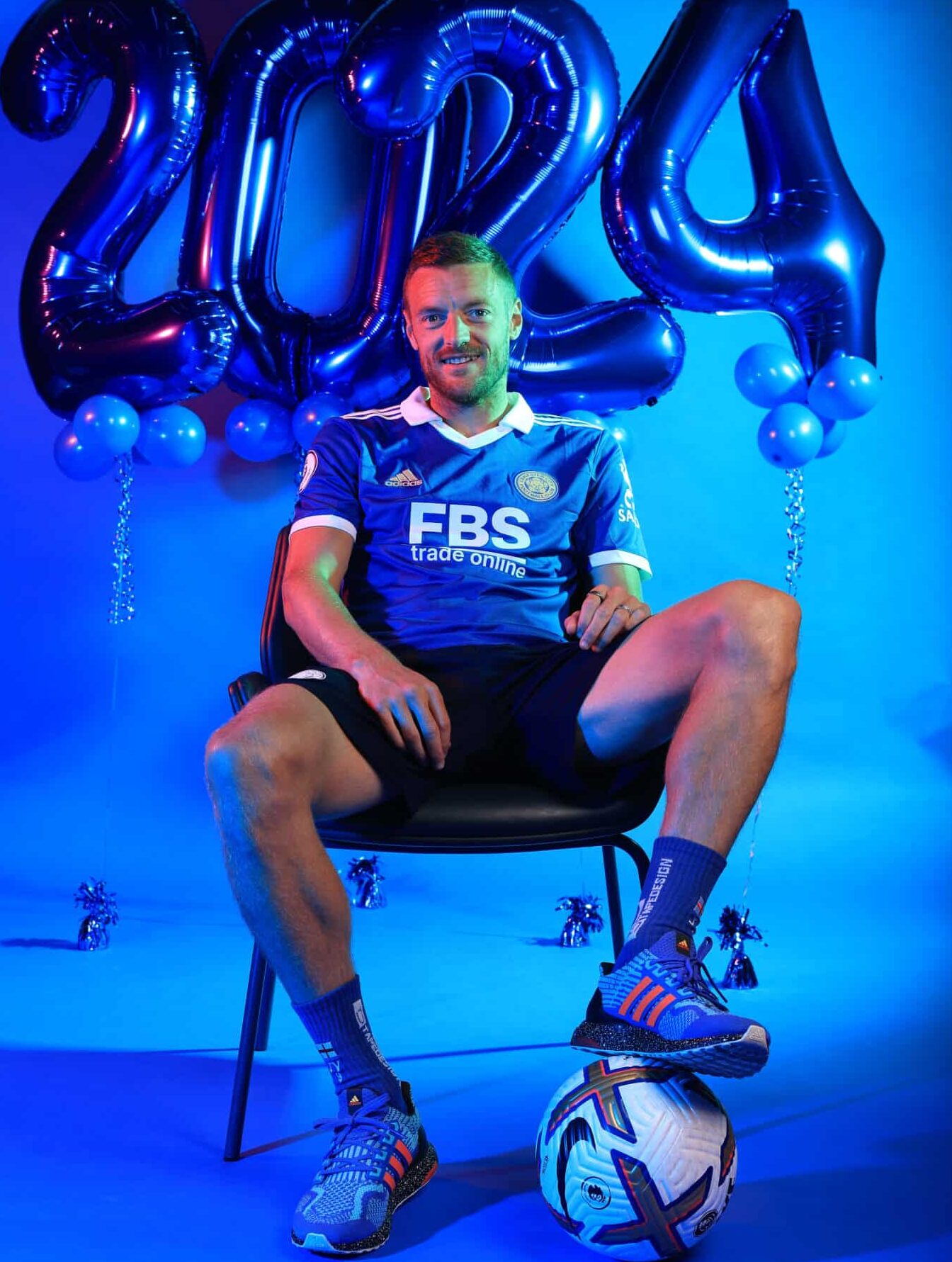 SEAGRAVE, ENGLAND - AUGUST 19: Jamie Vardy signs a new contract with Leicester City until 2024 at Leicester City Training Ground, Seagrave on August 19, 2022 in Leicester, England.
