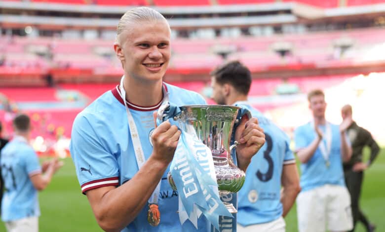 Haaland lifts the trophy in the last FA Cup Final, also against Manchester United