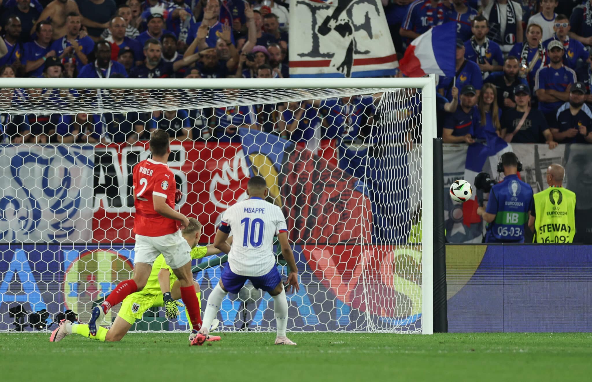 Mbappe broke his nose in France's first game of Euro 2024!
