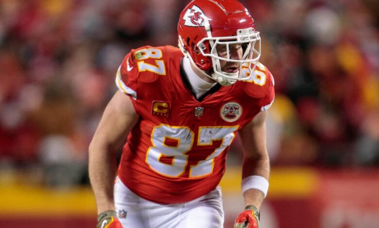 KANSAS CITY, MO - JANUARY 29: Kansas City Chiefs tight end Travis Kelce (87) readies for a play during the game against the Cincinnati Bengals on January 29th, 2023 at Arrowhead Stadium in Kansas City, Missouri.