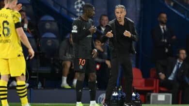 Coach Luis Enrique of PSG reacts with Ousmane Dembélé during the UEFA Champions League match
