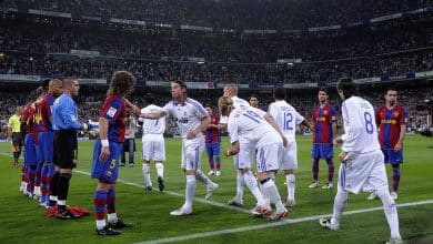 El Clasico - MADRID, SPAIN - MAY 07: Barcelona players form a guard of honour for La Liga champions Real Madrid before the start of the La Liga match between Real Madrid and Barcelona at the Santiago Bernabeu stadium on May 7, 2008 in Madrid, Spain.