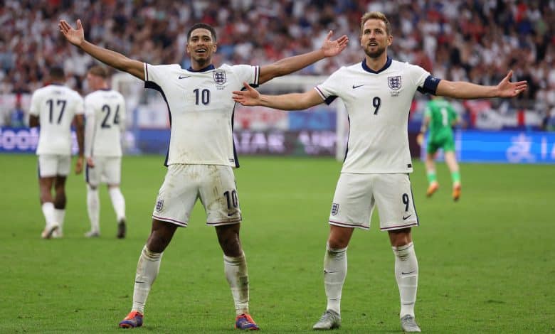 TOPSHOT - England's midfielder #10 Jude Bellingham celebrates with England's forward #09 Harry Kane after scoring his team's first goal during the UEFA Euro 2024 round of 16 football match between England and Slovakia at the Arena AufSchalke in Gelsenkirchen on June 30, 2024