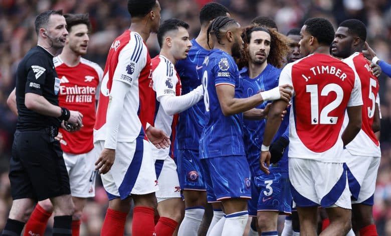 Players clash during the English Premier League football match between Arsenal and Chelsea at the Emirates Stadium in London on March 16, 2025. (Photo by BENJAMIN CREMEL / AFP) / RESTRICTED TO EDITORIAL USE. No use with unauthorized audio, video, data, fixture lists, club/league logos or 'live' services. Online in-match use limited to 120 images. An additional 40 images may be used in extra time. No video emulation. Social media in-match use limited to 120 images. An additional 40 images may be used in extra time. No use in betting publications, games or single club/league/player publications. /