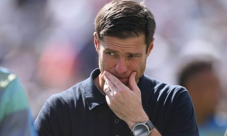 EAST RUTHERFORD, NEW JERSEY - JULY 09: Xabi Alonso, Head Coach of Real Madrid C.F, looks dejected during the FIFA Club World Cup 2025 semi-final match between Paris Saint-Germain and Real Madrid CF at MetLife Stadium on July 09, 2025 in East Rutherford, New Jersey
