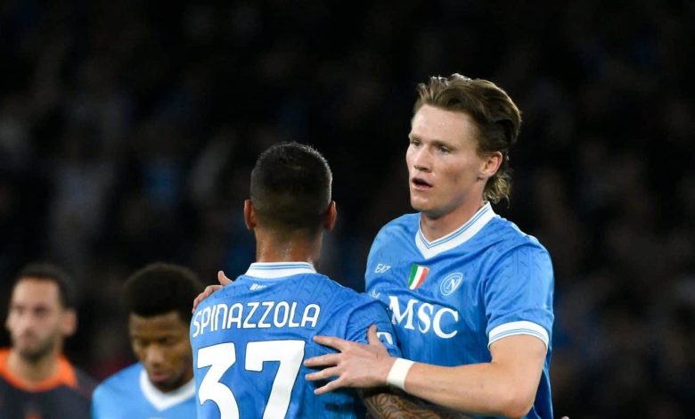 Scott McTominay of SSC Napoli celebrates with Leonardo Spinazzola