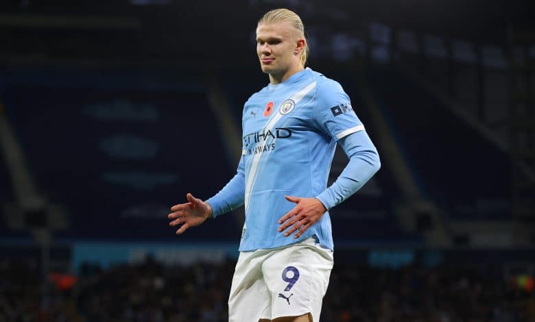 MANCHESTER, ENGLAND - NOVEMBER 02: Erling Haaland of Manchester City celebrates after scoring their first goal during the Premier League match between Manchester City and Bournemouth at Etihad Stadium on November 02, 2025 in Manchester, England.