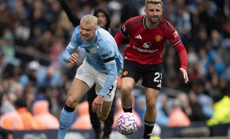 MANCHESTER, ENGLAND - SEPTEMBER 14: Luke Shaw of Manchester United attempts to stop Erling Braut Haaland of Manchester City during the Premier League match between Manchester City and Manchester United at Etihad Stadium on September 14, 2025 in Manchester, England.